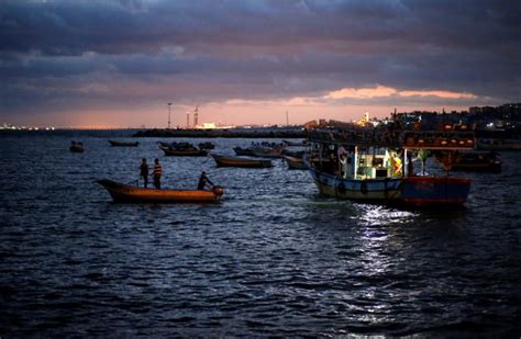 Gaza fishing boats challenging Israeli blockade draw navy fire ...