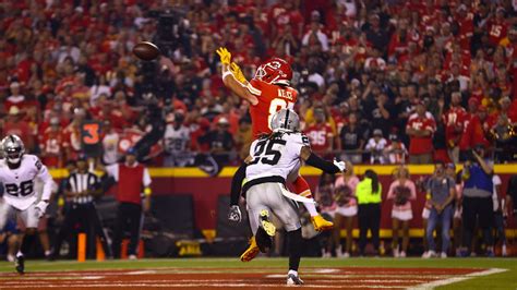 TOUCHDOWN: Patrick Mahomes' Laser to Travis Kelce gets Chiefs on Board