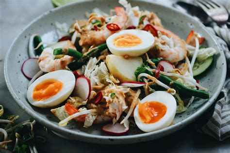 PRAWN GADO GADO SALAD | The Healthy Hunter