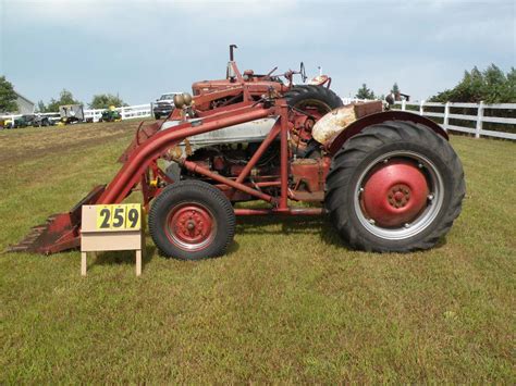 Ford 8N tractor w/loader & 3PT