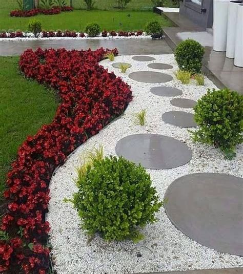 25 Beautiful Front Yard Rock Garden Landscaping Design Ideas - GODIYGO.COM | Small garden ...