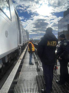 NYC Subway derailment: F train service restored after Brooklyn ...