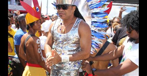 Carlinhos Brown troca Bahia por São Paulo no carnaval e protagoniza bloco infantil Ajayô Kids no ...