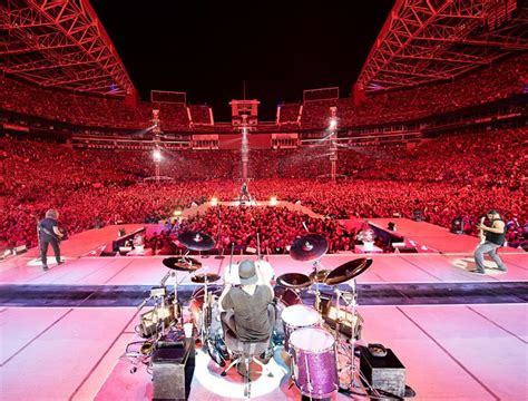 Pin by Thrash Metal on Metallica | Concert crowd, Concert stage design, Concert