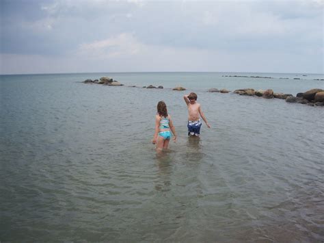 Lara & Liam at the beach | Meaford town beach June'08 | Flickr