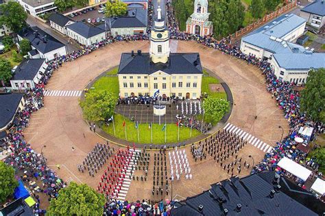 Hamina Tattoo järjestetään ensi kesänä keskellä heinäkuuta:"Silloin on helpompi saada Haminaan ...