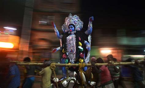 Kali Puja Preparations Begin in Kolkata