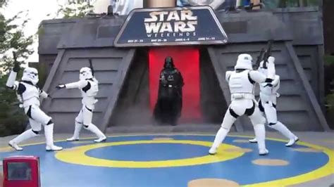 Darth Vader Dances to "Beat It" - YouTube