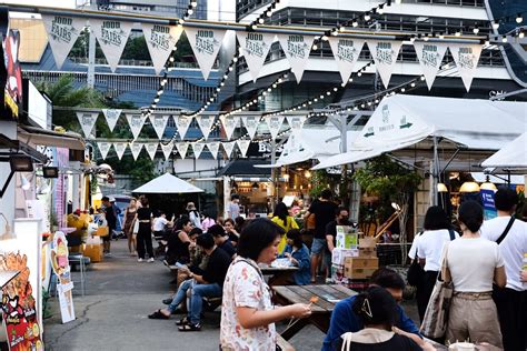 Eating Through Jodd Fairs, Bangkok's New Trendy Night Market - Feastography Store