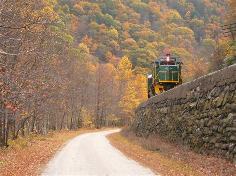 25 Ways to View Fall Foliage in The Pocono Mountains