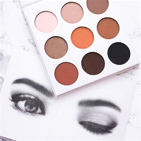 Kylie Jenner's Eyeshadow Palette: Kyshadow Bronze & Silver Palette ...