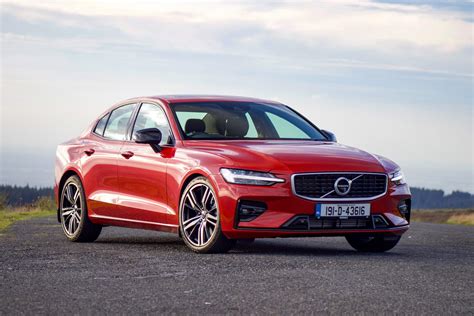 Volvo S60 T5 R-Design (2019) | Reviews | Complete Car