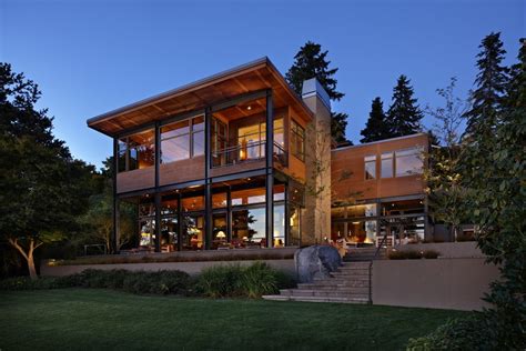 lovely | Modern lake house, Lake house plans, House designs exterior