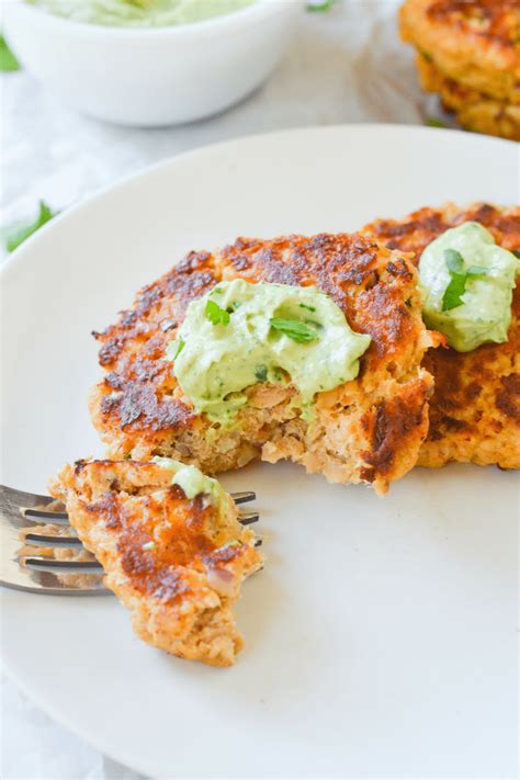 Easy Keto Salmon Cakes - Hey Keto Mama