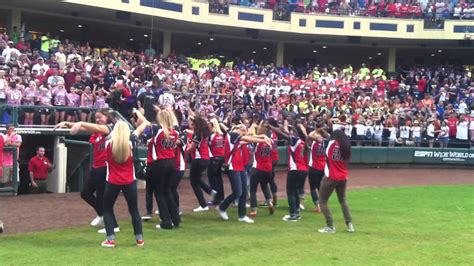 USSSA Pride players Thrillin the crowd at USSSA Fastpitch World Series - YouTube