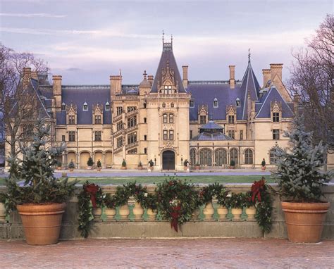 Biltmore Estate at Christmas Time | Holiday Tours