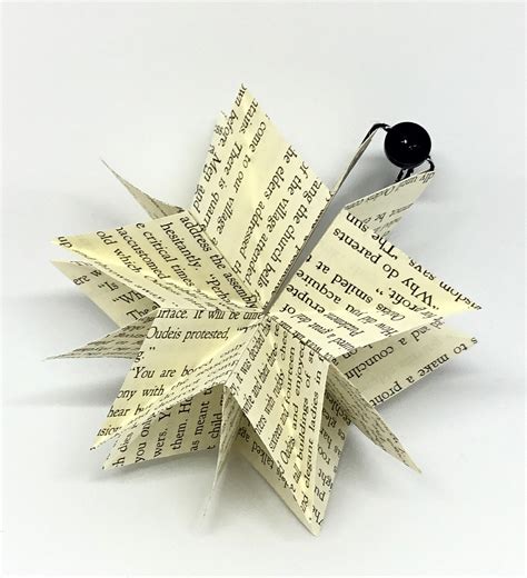 Paper Seedlings: FOLDED STAR ORNAMENT