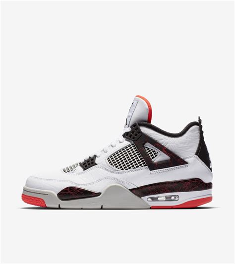 Air Jordan 4 White: Tuyệt phẩm giày sneaker mới nhất đang hot nhất 2021!