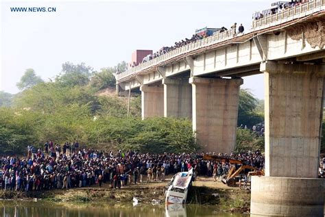 Death toll in India bus accident rises to 33 - Xinhua | English.news.cn