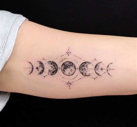 28 Most Beautiful Moon Tattoo Ideas