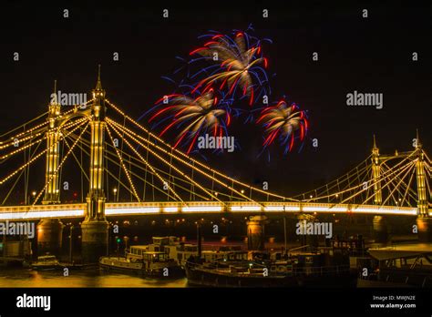 London fireworks hi-res stock photography and images - Alamy