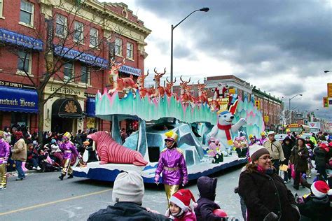 11 Tips for Visiting the Santa Claus Parade in Toronto