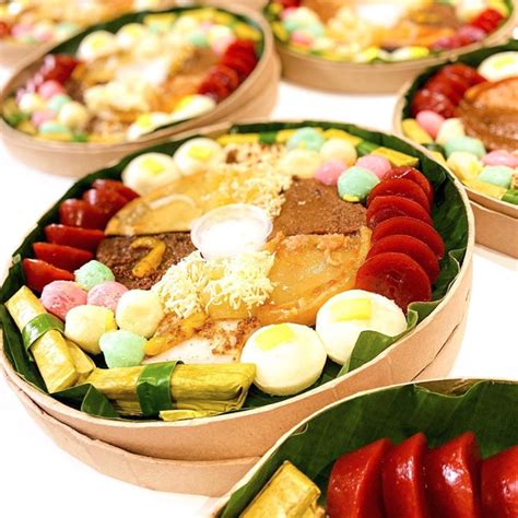 Get assorted kakanin in a platter from this San Juan shop