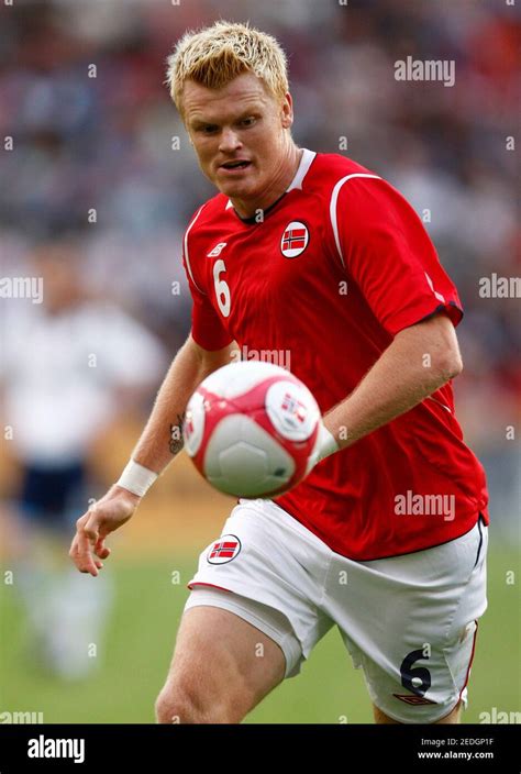 John arne riise norway hi-res stock photography and images - Alamy