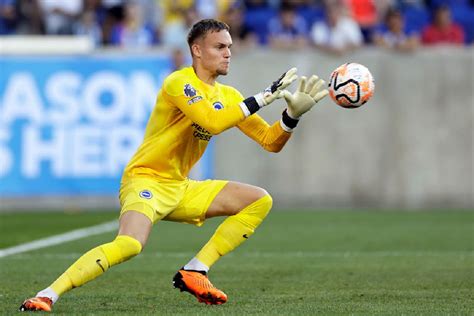 REPORT: Chelsea Set To Seal Transfer Deal For Premier League Goalkeeper