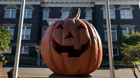 You can visit the real Halloweentown in Oregon | king5.com