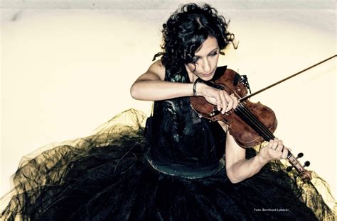 Hire Solo Female Violinist - Modern Violin Player Berlin | Scarlett Entertainment Germany