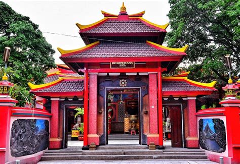 Chinese New Year: Visit 5 Buddhist Temples - The Colony Hotel