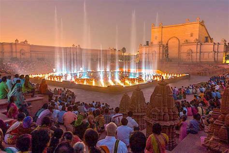 New Delhi: Akshardham temple with musical light and fountain | GetYourGuide