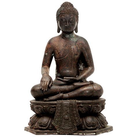 Large and Fine Antique Bronze Buddha For Sale at 1stDibs