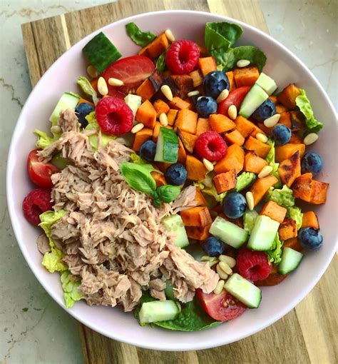 Salad-Bowl mit Süßkartoffeln und Früchten - Kochhochgenuss