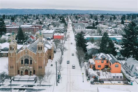 Snow in Portland: Urban skiing & sledging for groceries