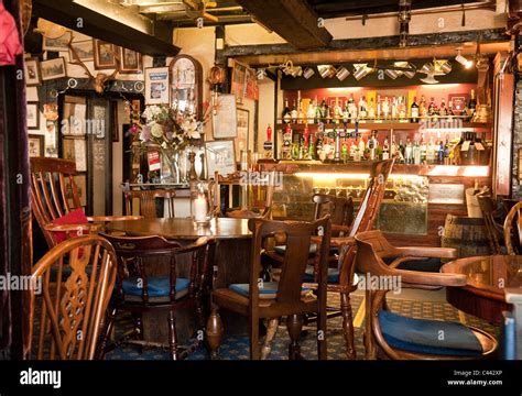 British pub interior hi-res stock photography and images - Alamy