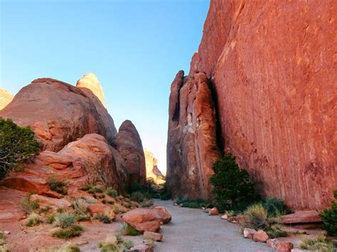 Devils Garden- Arches N.P. – One Cairn