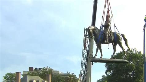 Crowd gathers in Virginia to witness removal of Robert E. Lee statue ...