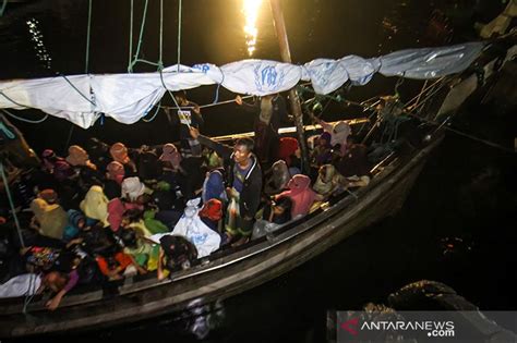 Eight Rohingya refugees flee from Aceh shelter - ANTARA News