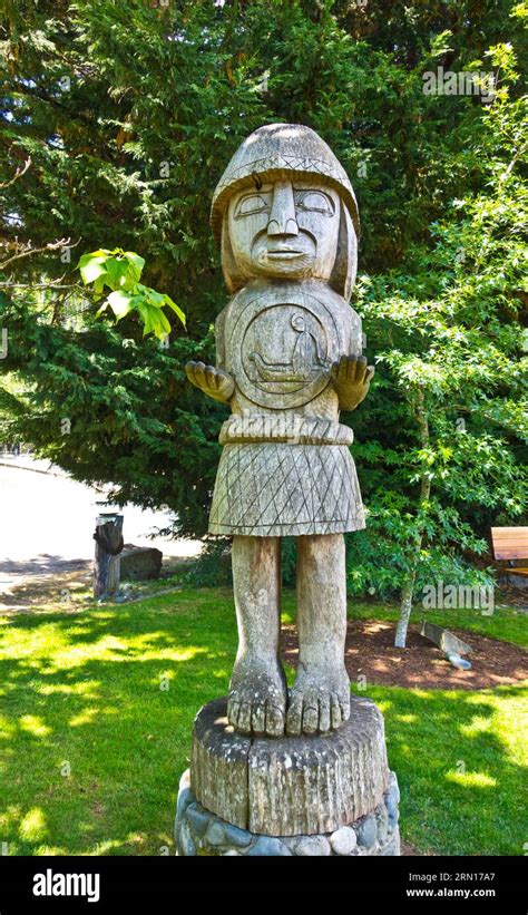 Salish Welcoming Figure, an Indigenous carving located in Cowichan Bay ...