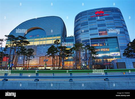 Lotte World Mall at sunset in Jamsil in Seoul, Korea Stock Photo - Alamy