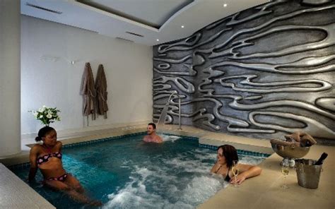 Benefits of swimming in the spa with indoor heated pool - Reconnect Day Spa