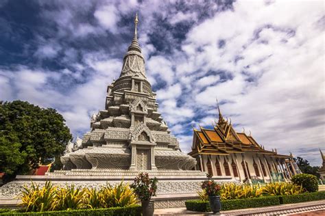 25 Best Things to Do in Phnom Penh (Cambodia) - The Crazy Tourist