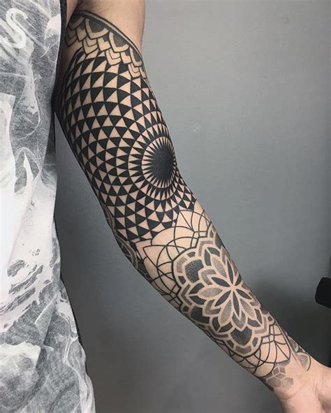 Pin by Nene*C on Inspirational References & Arts | Geometric sleeve ...