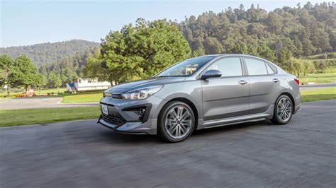 KIA Rio Sedán 2021 a prueba, ligero rediseño y mejorado equipamiento