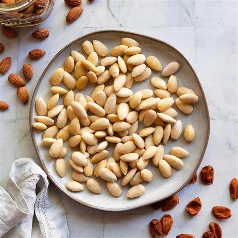 Blanched Almonds - How to Blanch Almonds in Less Than 5 minutes! (VIDEO) | Foodtasia