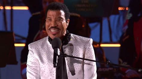 Lionel Richie confuses viewers with 'unrecognisable voice' as he sports youthful face - Mirror ...