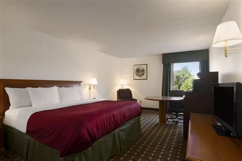 Baymont by Wyndham Crossville | Crossville, TN Hotels