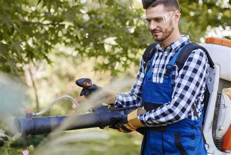 Choosing The Best Safety Glasses When Using a Leaf Blower